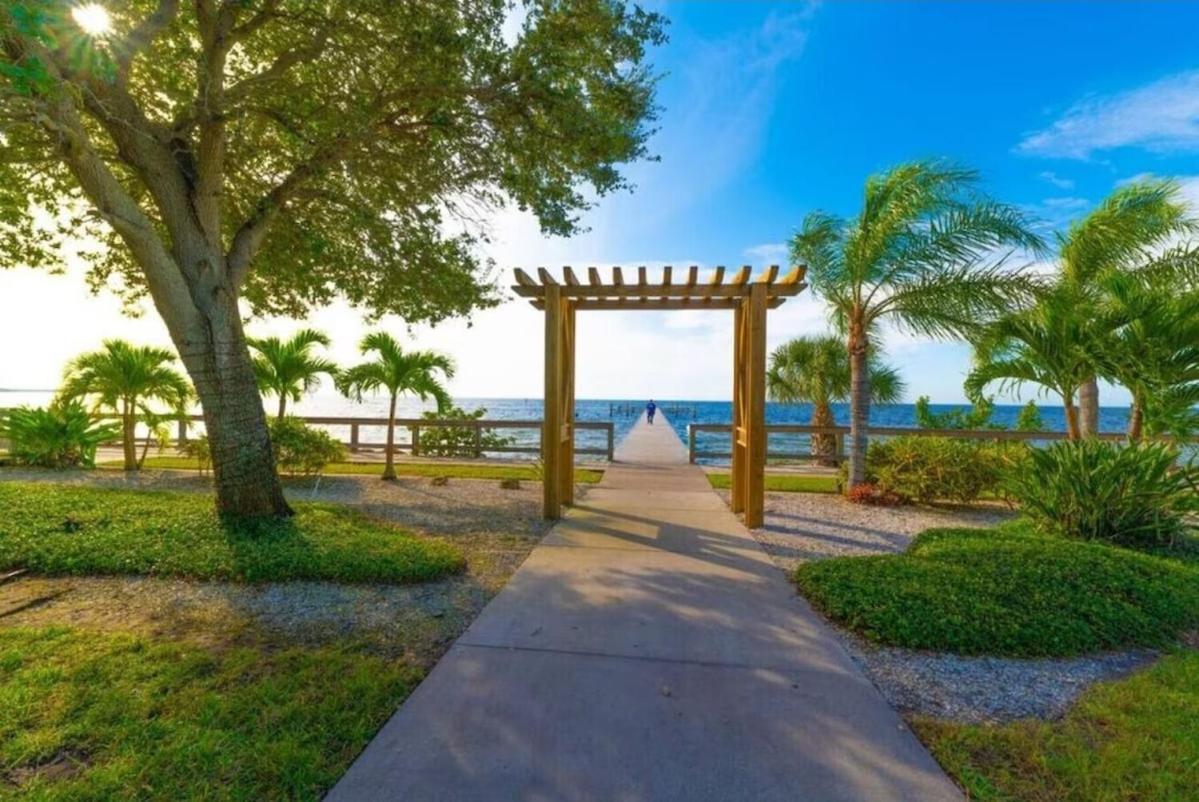 Beautiful New Luxury Townhome With Private Beach And Swimming Pools 拉斯金 外观 照片